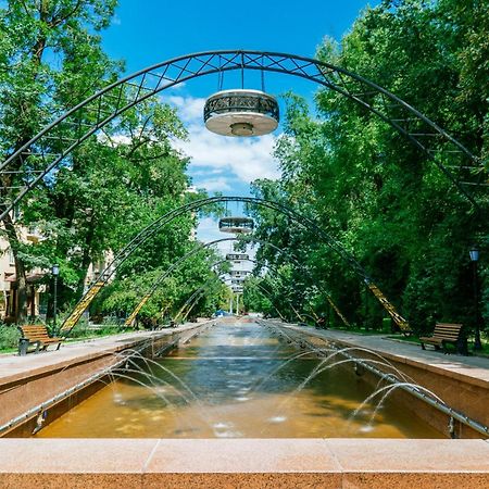 אלמטי Nadezhda Apartments On Abylay Khan Ave 121 מראה חיצוני תמונה