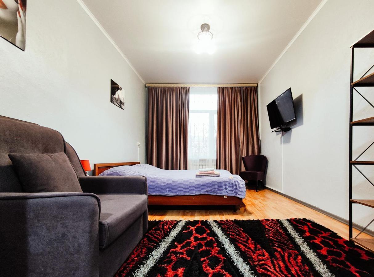 אלמטי Nadezhda Apartments On Abylay Khan Ave 121 מראה חיצוני תמונה