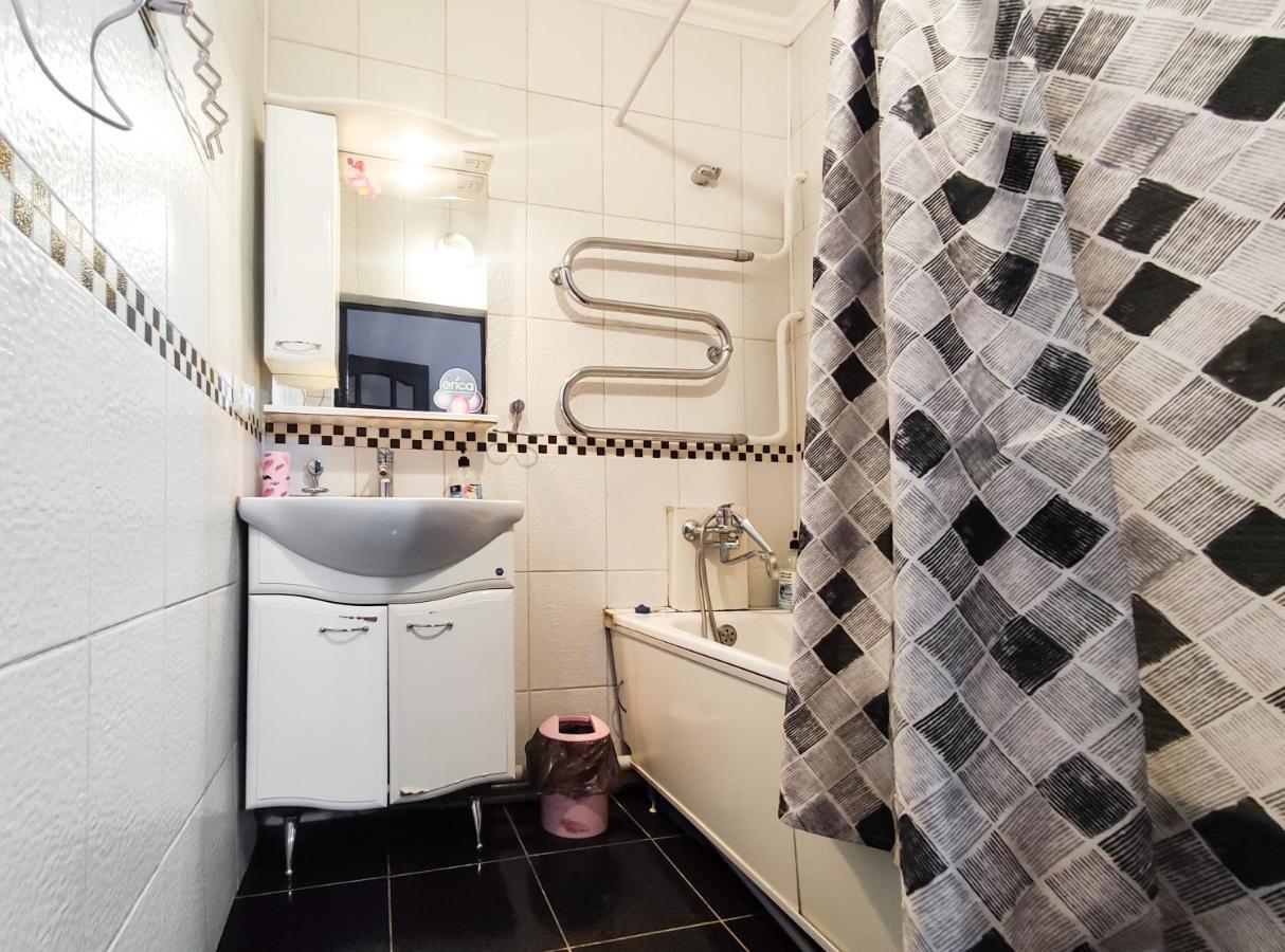 אלמטי Nadezhda Apartments On Abylay Khan Ave 121 מראה חיצוני תמונה