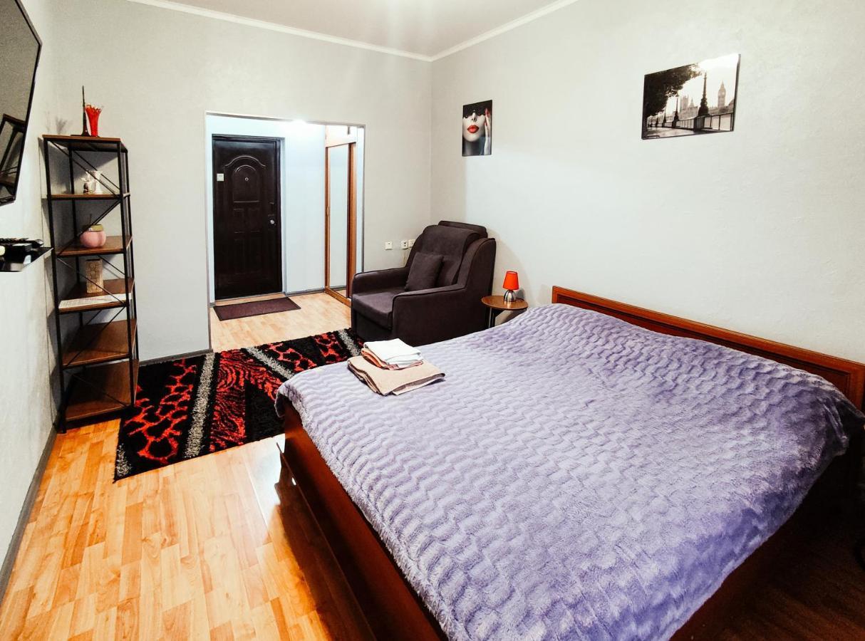 אלמטי Nadezhda Apartments On Abylay Khan Ave 121 מראה חיצוני תמונה