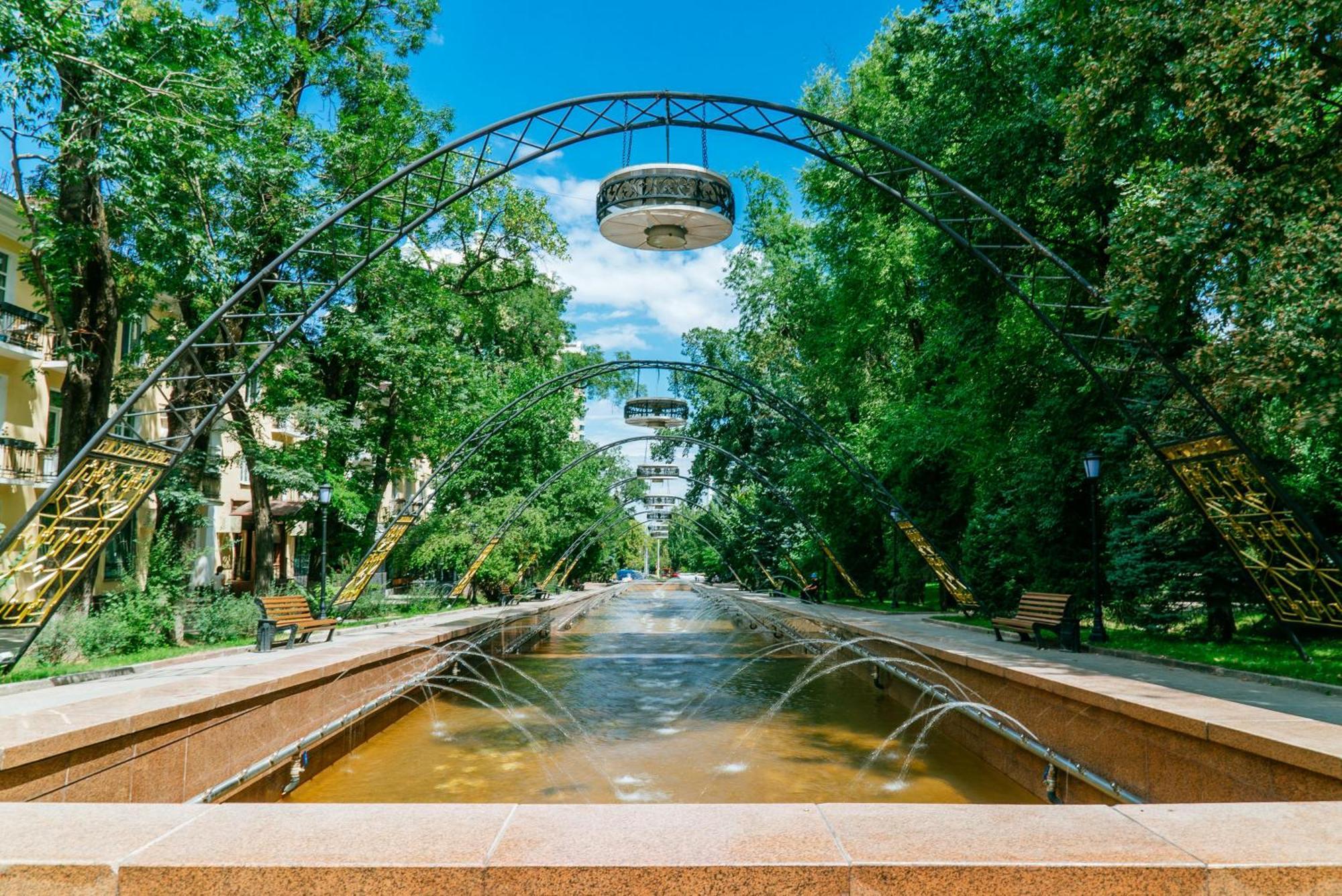 אלמטי Nadezhda Apartments On Abylay Khan Ave 121 מראה חיצוני תמונה